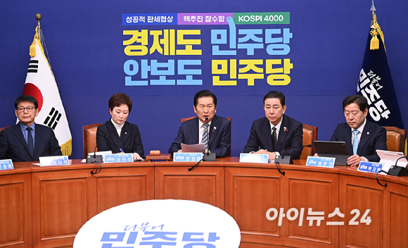 정청래 더불어민주당 대표가 19일 서울 여의도 국회에서 열린 최고위원회의에서 발언하고 있다. [사진=곽영래 기자]