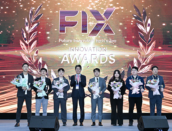 ‘FIX 이노베이션 어워즈(Innovation Awards)’ 수상기업들이 시상후 기념촬영을 하고 있다 [사진=대구시]