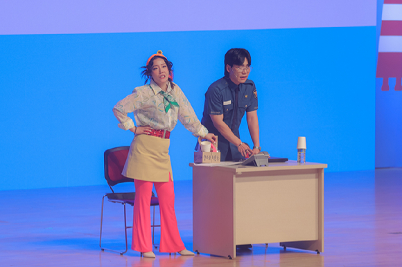 '제 13회 부산국제코미디페스티벌' 개막식 MC를 맡은 개그맨 박명수 [사진=부산국제코미디페스티벌 조직위원회 ]