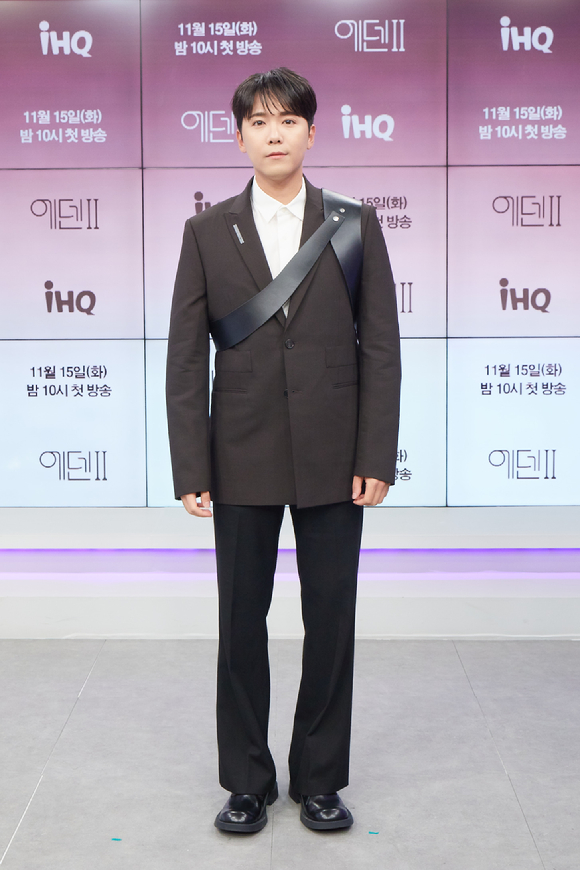 이홍기가 15일 열린 채널 IHQ 새 연애 리얼리티 '에덴2' 온라인 제작발표회에서 포즈를 취하고 있다. [사진=IHQ]