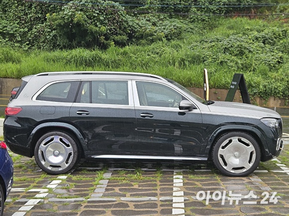 마이바흐 GLS 600 4MATIC 마누팍투어 측면. [사진=홍성효 기자]