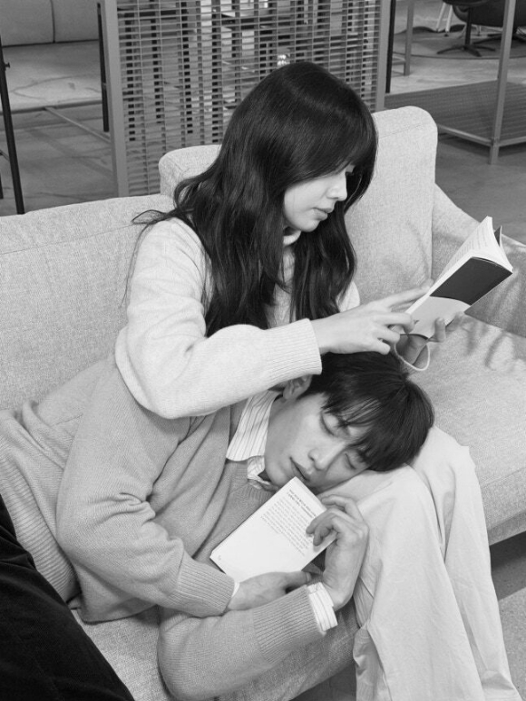 안은진♥서강준, '너말고 다른연애' 비하인드컷 대방출...현실커플같은 케미 '열애설 날라'