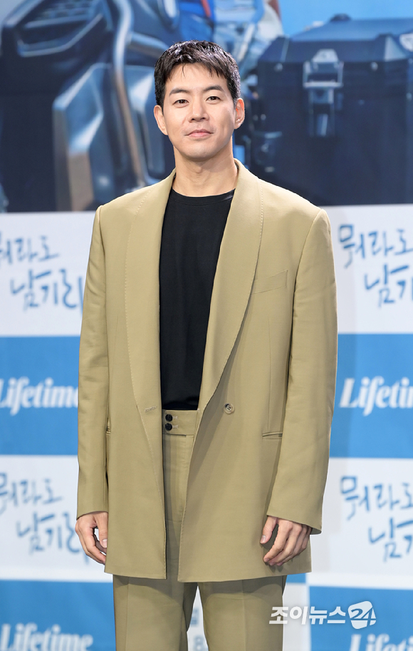 배우 이상윤이 7일 오후 서울 마포구 상암동 MBC 골든마우스홀에서 열린 MBC·라이프타임 공동제작 시사교양 프로그램 '뭐라도 남기리' 제작발표회에 참석하고 있다. [사진=정소희 기자]