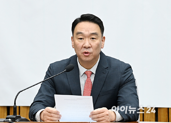 정희용 국민의힘 사무총장이 24일 서울 여의도 국회에서 열린 원내대책회의에서 발언하고 있다. [사진=곽영래 기자]