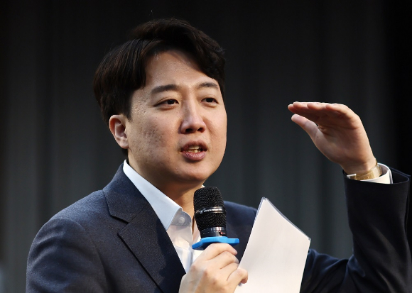 개혁신당 이준석 의원이 서울 은행회관에서 열린 ‘한국은행노동조합, 5회 브라운백세미나’에서 발표를 하고 있다. 2025.2.10 [사진=연합뉴스]