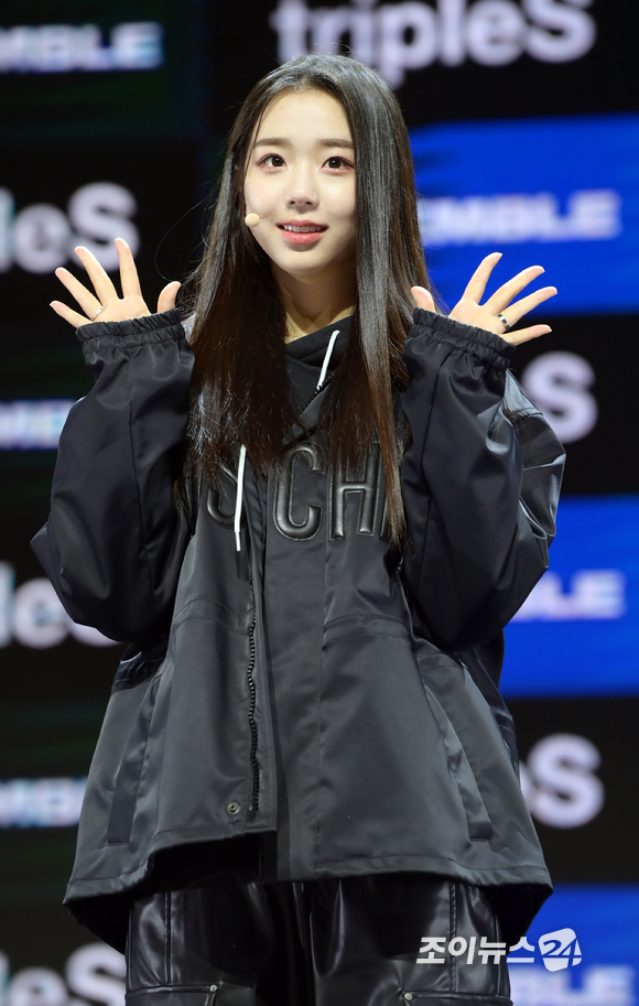 그룹 트리플에스 김채연이 13일 오후 서울 용산구 한남동 블루스퀘어 마스터카드홀에서 열린 트리플에스(tripleS) 10인조 디멘션 첫 앨범 '어셈블(ASSEMBLE)' 발매 쇼케이스에 참석하고 있다. [사진=정소희 기자]