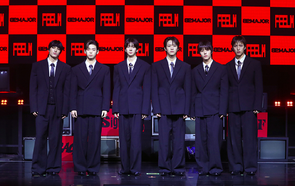 그룹 82메이저가 28일 서울 서대문구 예스24 원더로크홀에서 미니 5집 'FEELM'(필름) 발매 기념 쇼케이스에서 포즈를 취하고 있다. [사진=그레이트엠엔터테인먼트]