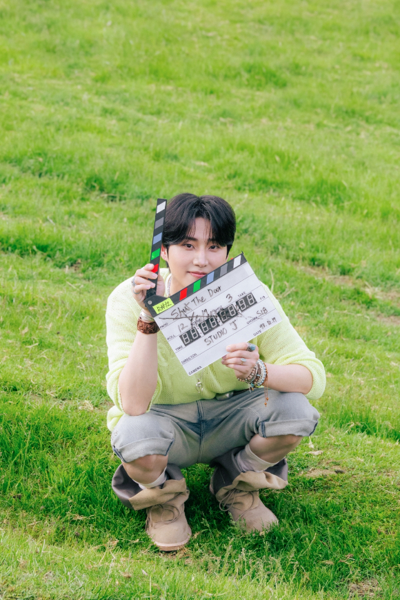 데이식스 영케이 뮤직비디오 비하인드 이미지 [사진=JYP엔터테인먼트]