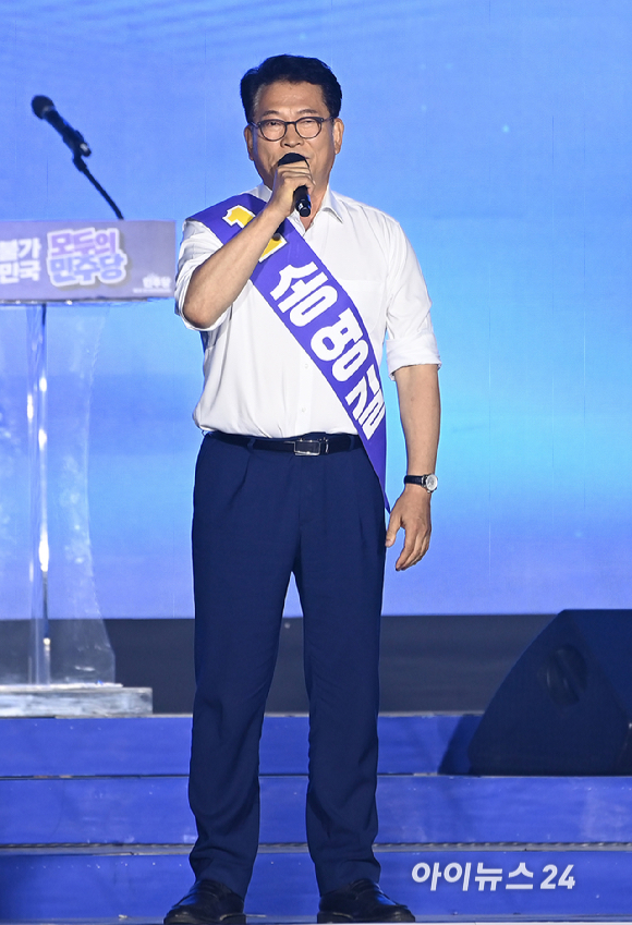 송영길 당대표 후보가 17일 대전시 대전컨벤션센터에서 열린 더불어민주당 8&middot;17 전당대회(제3차 정기전국당원대회)에서 정견발표를 하고 있다. [사진=곽영래 기자]