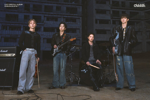 루시 단체 콘셉트 포토 [사진=미스틱스토리]