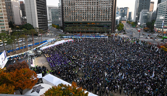 29일 서울 중구 서울광장에서 10.29 이태원 참사 1주기 시민추모대회가 열리고 있다. (공동취재) [사진=뉴시스]