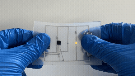 '액체금속 파우더'는 앞으로 입는 컴퓨터, 형태가 변하는 적응형 IoT 시스템 등 다양한 분야에서 활용할 수 있을 것으로 기대된다. [사진=KAIST]