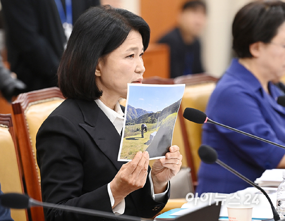 이진숙 국민의힘 의원이 12일 서울 여의도 국회에서 열린 과학기술정보통신위원회 국정감사에서 의사진행 발언을 하고 있다. [사진=곽영래 기자]