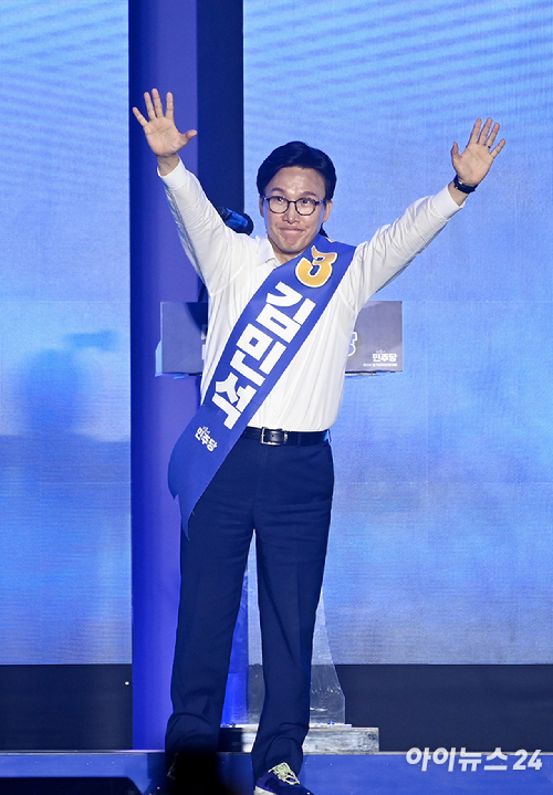 김민석 더불어민주당 신임 당 대표가 17일 대전 유성구 대전컨벤션센터 제2전시장에서 열린 민주당 제3차 정기전국당원대회에서 정견 발표를 하고 있다. [사진=곽영래 기자]