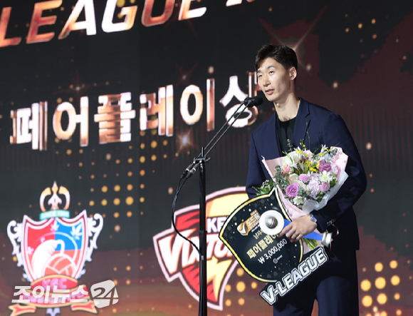 석진욱 전 감독, 이숙자 전 코치, 박철우 전 선수(이상 왼쪽부터)가 KBS N스포츠 배구 해설위원으로 위촉됐다. [사진=KBS N스포츠]