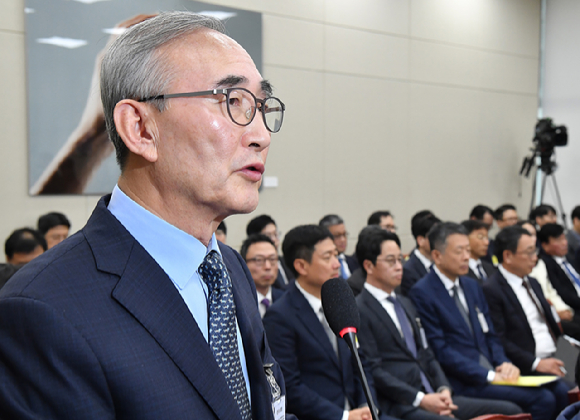 김영섭 KT 대표가 21일 서울 여의도 국회 과학기술정보방송통신위원회에서 열린 정보통신산업진흥원 등에 대한 국정감사에서 질의에 답변하고 있다. [사진=곽영래 기자]