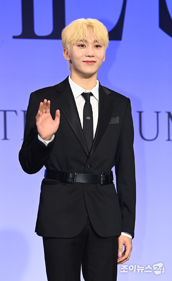 그룹 세븐틴(Seventeen) 승관이 27일 오전 서울 여의도 콘래드호텔에서 열린 세븐틴 정규 4집 '페이스 더 선'(Face the Sun) 발매 기념 글로벌 기자간담회에 참석해 포토타임을 갖고 있다. [사진=정소희 기자]