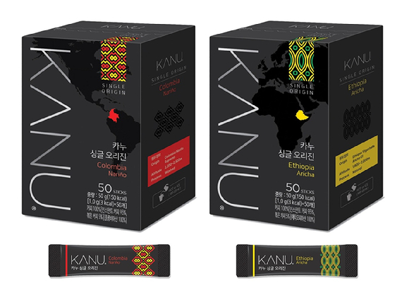 소비자들이 카누 브랜드 팝업스토어 &lsquo;카누 온 더 테이블&rsquo;을 살펴보고 있는 모습. [사진=동서식품]