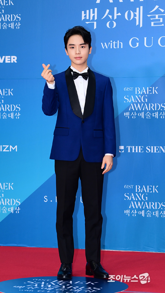 배우 문우진이 5일 오후 서울 삼성동 코엑스에서 열린 제61회 백상예술대상 시상식 레드카펫 행사에 참석하고 있다. [사진=정소희 기자]