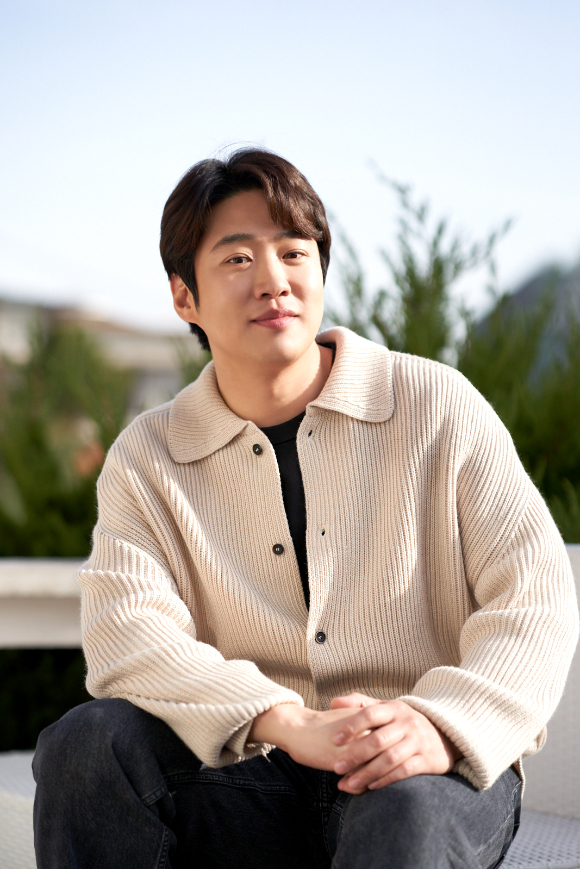 배우 안재홍이 영화 '리바운드'(감독 장항준) 인터뷰에 앞서 포즈를 취하고 있다. [사진=바른손이앤에이]