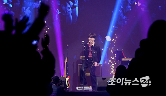 밴드 소란이 21일 오후 서울 송파구 잠실학생체육관에서 열린 '2026 JOY콘서트 - 보이스 오브 스프링(Voice of spring)'에서 무대를 선보이고 있다. [사진=곽영래 기자]