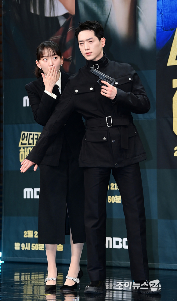 배우 진기주와 서강준이 20일 오후 서울 마포구 상암동 MBC사옥에서 열린 MBC 금토드라마 '언더커버 하이스쿨' 제작발표회에 참석하고 있다. [사진=정소희 기자]