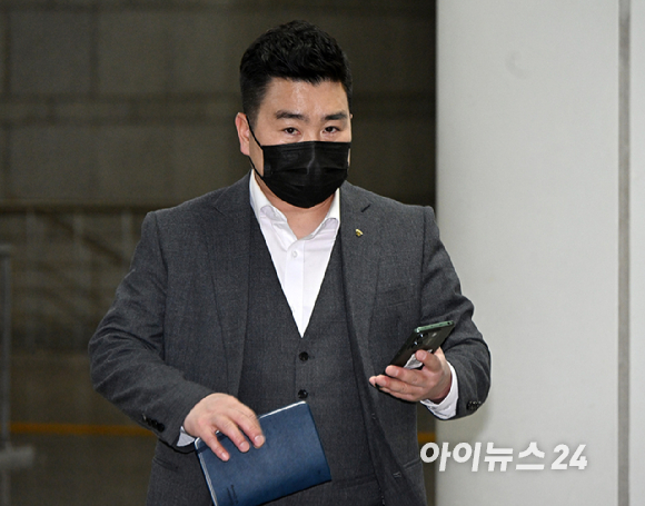 김현태 전 육군 특수전사령부 707특수임무단장이 14일 서울 서초구 서울중앙지방법원에서 열린 내란중요임무종사 혐의 관련 공판에 출석하고 있다. [사진=사진공동취재단]