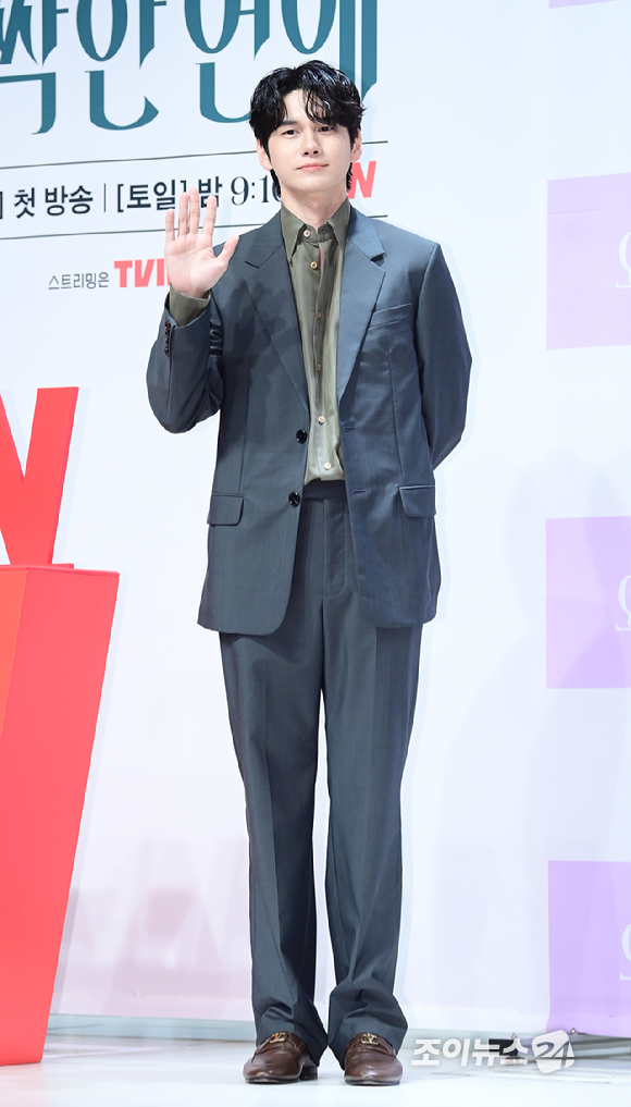 배우 옹성우가 14일 오후&nbsp;서울 강남구 논현동 엘리에나 호텔에서 열린 tvN '오싹한 연애' 제작발표회에 참석하고 있다. [사진=정소희 기자]