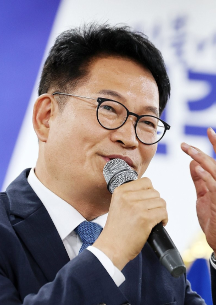 더불어민주당 송영길 의원이 16일 오후 전남 보성군 다비치콘도에서 열린 제9회 전국동시지방선거 민주당 전남광주통합특별시의원 당선인 워크숍에서 축사를 하고 있다. [사진=연합뉴스]