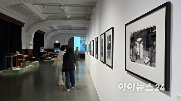 23일 서울 중구 롯데백화점 본점 본관 4층에 전시된 'LTM(롯데타운명동) 아트 페스타' 작품.[사진=진광찬 기자]
