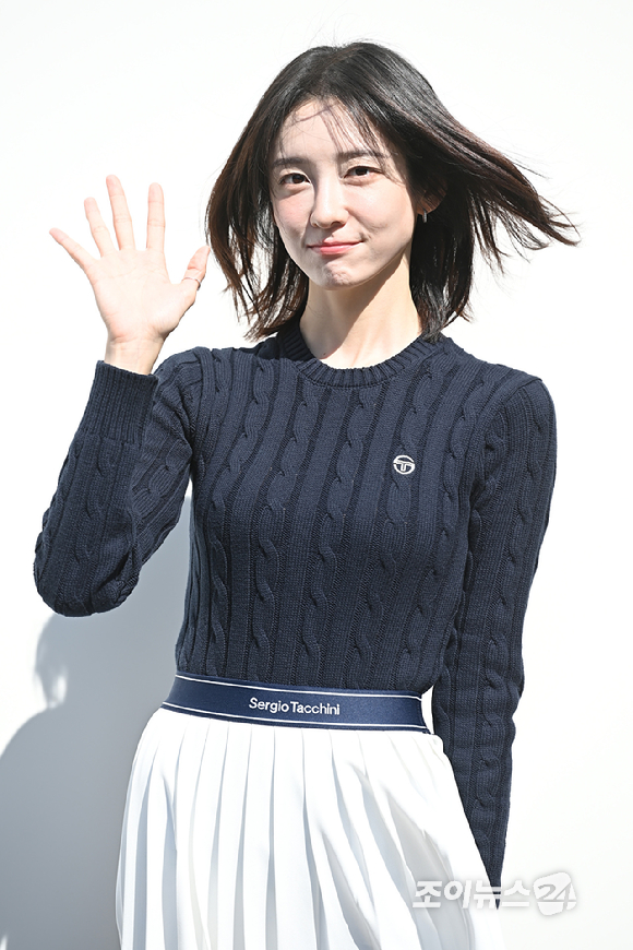 배우 박지현이 26일 오후 서울 용산구 한남동 플래그십 스토어에서 열린 클래식 라이프스타일 브랜드 세르지오 타키니 한남 플래그십 스토어 오픈 기념 포토콜 행사에 참석해 포즈를 취하고 있다. [사진=문수지 기자]