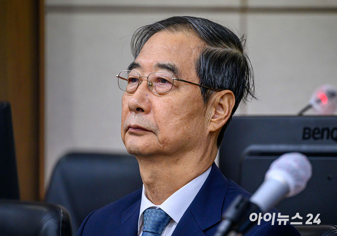 한덕수 전 국무총리가 작년 9월 30일 서울 서초구 서울중앙지법에서 열린 내란 우두머리 방조 및 위증 등 혐의 재판에 피고인으로 출석하고 있다. 2025.09.30. [사진=사진공동취재단]