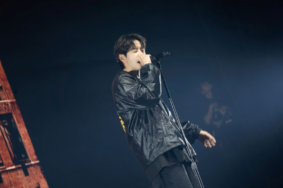 배우 이준영이 팬미팅 '신 바이 준영(Scene by JUNYOUNG)'을 통해 팬들을 만나고 있다. [사진=빌리언스]