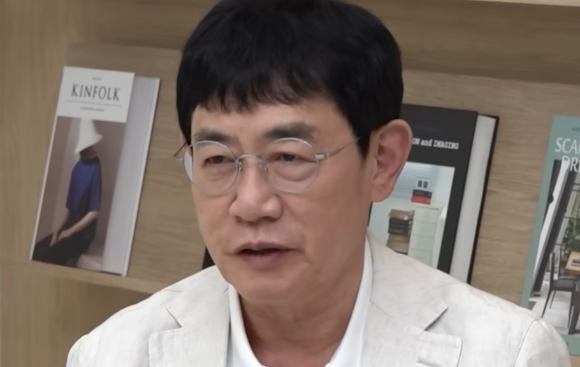 이경규가 유튜브 영상에서 어눌한 발음을 보였다며 '건강이상설'이 제기됐으나 부인했다. [사진=갓경규 유튜브 캡처]
