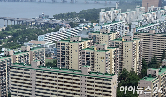 서울 여의도 일대 아파트 단지 전경. [사진=김성진 기자]