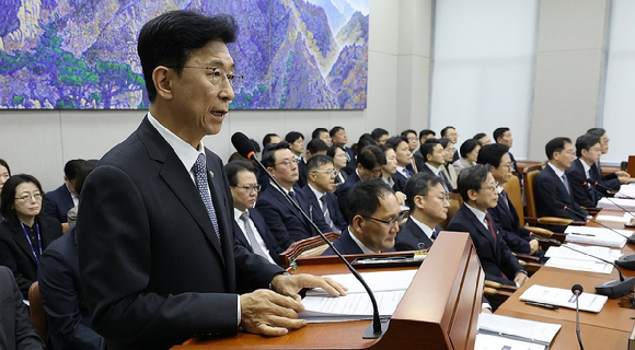 고용진 국회 사무총장이 30일 국회 운영위원회에서 열린 국회사무처 등에 대한 국정감사에서 업무 보고하고 있다. 2026.10.30 [사진=연합뉴스]
