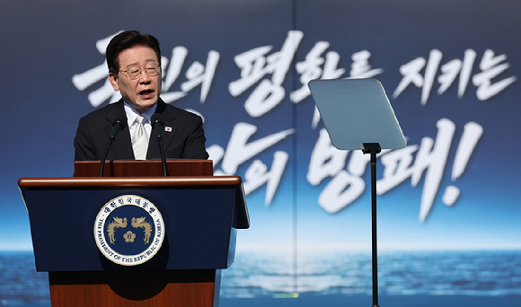 이재명 대통령이 30일 울산에서 열린 대호김종서함 진수식에서 축사를 하고 있다. 2026.9.30 [청와대통신사진기자단] [사진=연합뉴스]