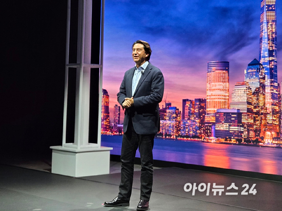 드리프트우드 그레이 매트 색상의 스탠다드 모델(하이브리드). [사진=최란 기자]