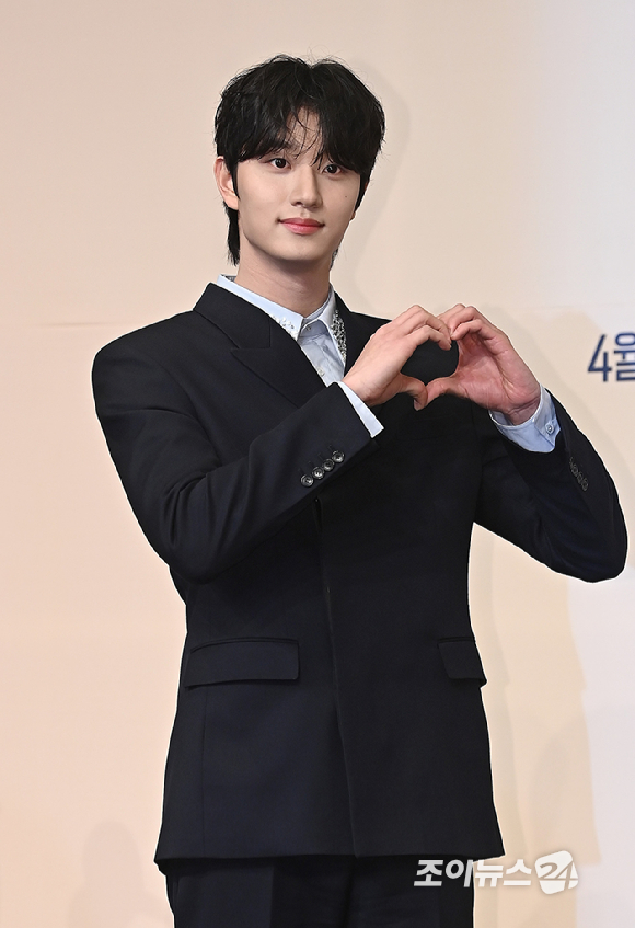 배우 김재원이 7일 서울 구로구 더 링크호텔 서울에서 열린 티빙 새 드라마 '유미의 세포들3' 제작발표회에서 포토타임을 갖고 있다. [사진=곽영래 기자]