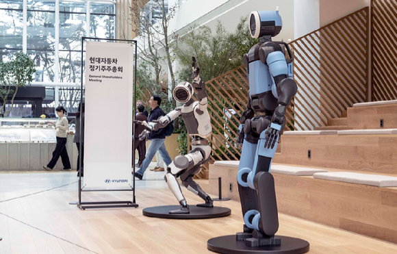 호세 무뇨스(Jos&eacute; Mu&ntilde;oz) 현대자동차 대표이사&middot;사장이 26일 현대자동차 양재동 본사사옥에서 진행된 제58기 정기 주주총회에서 인사말하고 있다. [사진=현대자동차]