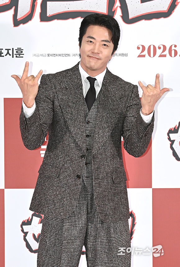 배우 권상우가 8일 오후 서울 송파구 신천동&nbsp;롯데시네마 월드타워점에서 열린 영화 '하트맨' 시사회에서 포토타임을 갖고 있다. [사진=곽영래 기자]