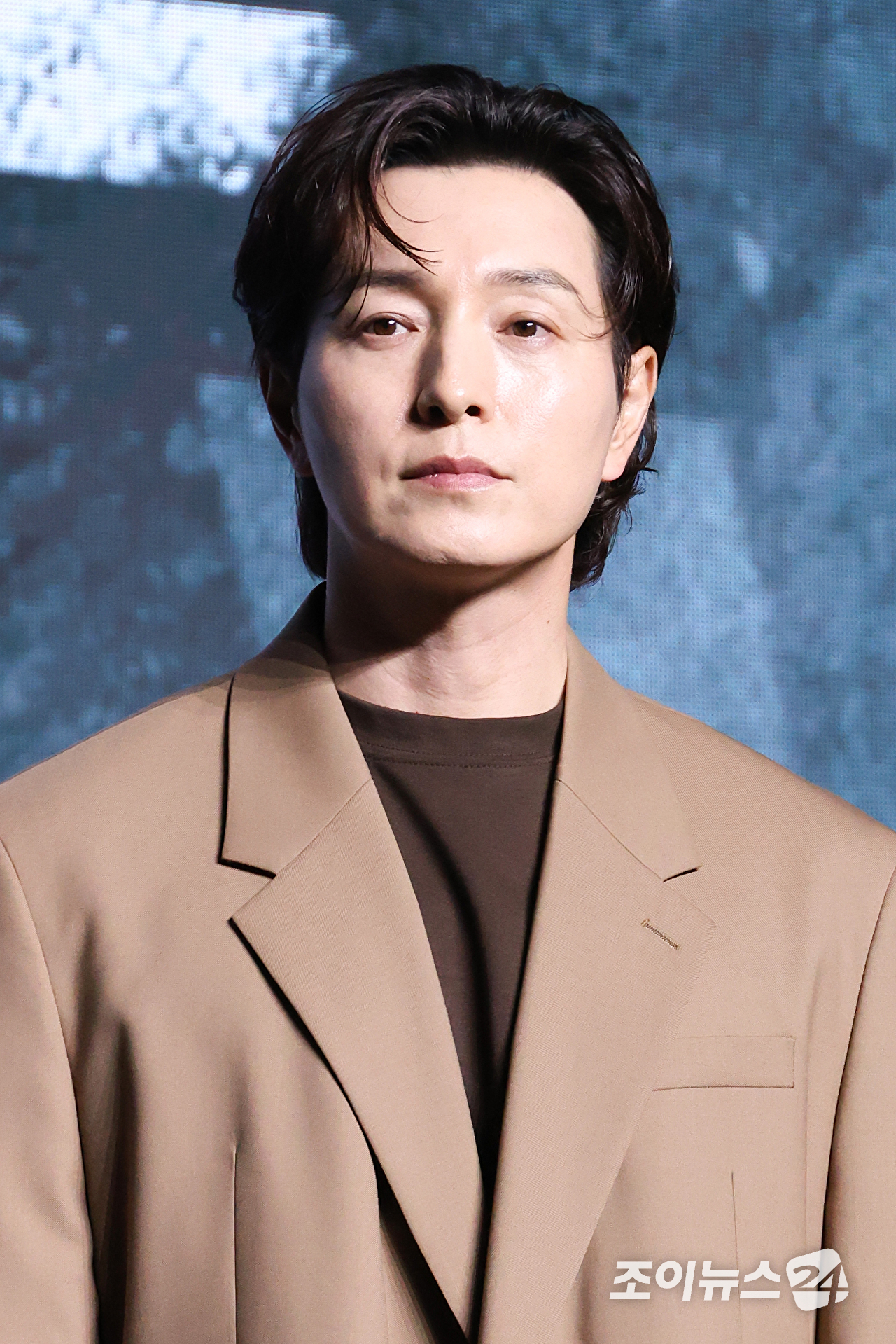 배우 정성일이 2일 오전 서울 영등포구 여의도 콘래드서울호텔에서 진행된 디즈니+ 오리지널 시리즈 '메이드 인 코리아 시즌2' 제작발표회에 참석해 포즈를 취하고 있다. [사진=문수지 기자]