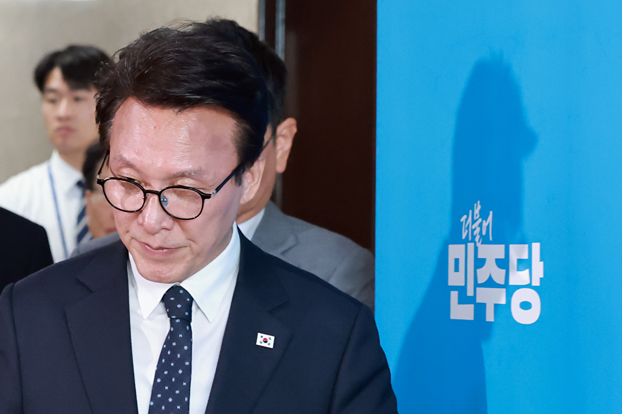 김승원 법무부 장관 후보자가 19일 사퇴 기자회견을 마치고 국회 소통관을 나서고 있다. 2026.9.19 [사진=연합뉴스]