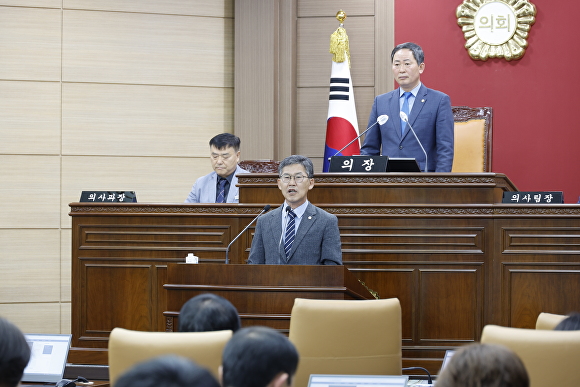 김정흠 임실군의원이 5분 발언을 하고 있다.  [사진=임실군의회 ]