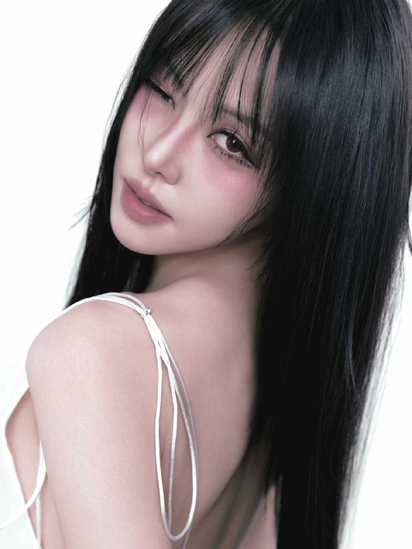 유주 콘셉트 포토 [사진=앳에어리어]