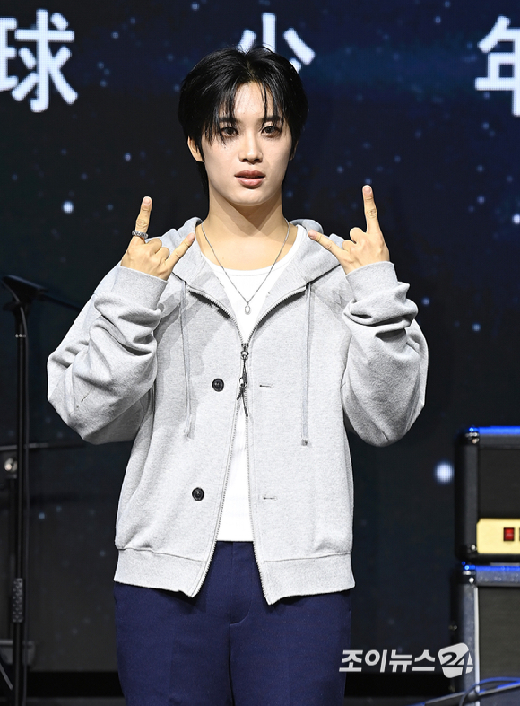 밴드 드래곤포니 편성현이 29일 오후 서울 서대문구 신촌 예스24 원더로크홀에서 열린 디지털 싱글 '지구소년' 발매 기념 쇼케이스에서 포토타임을 갖고 있다. [사진=곽영래 기자]