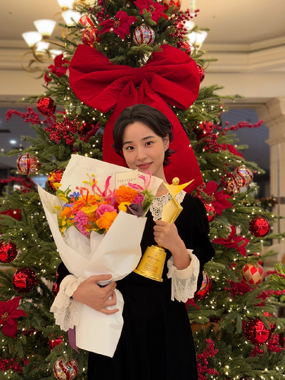 &apos;애마&apos; 방효린, &apos;2025 아시아모델어워즈&apos; 라이징스타상 수상