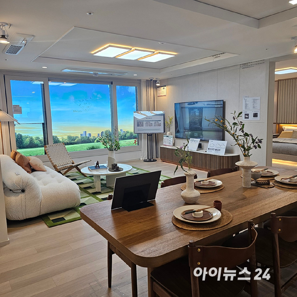 고척 푸르지오 힐스테이트 견본주택 내부 전용 84㎡A 타입 내부 [동영상=이효정 기자 ]