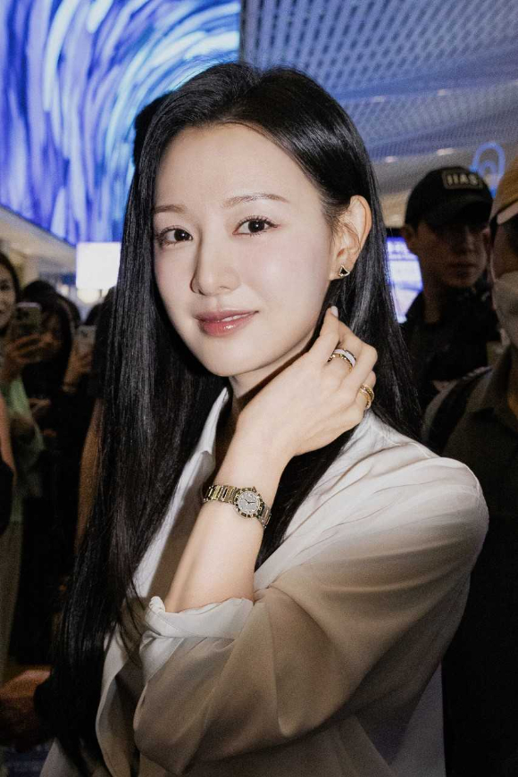 김지원이 불가리 캠페인 촬영을 위해 이탈리아로 출국했다. [사진=불가리 ]