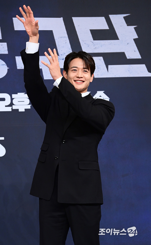 샤이니 민호가 26일 오전 서울 양천구 목동 SBS사옥에서 열린 SBS 새 예능프로그램 '열혈농구단' 제작발표회에 참석하고 있다. [사진=정소희 기자]